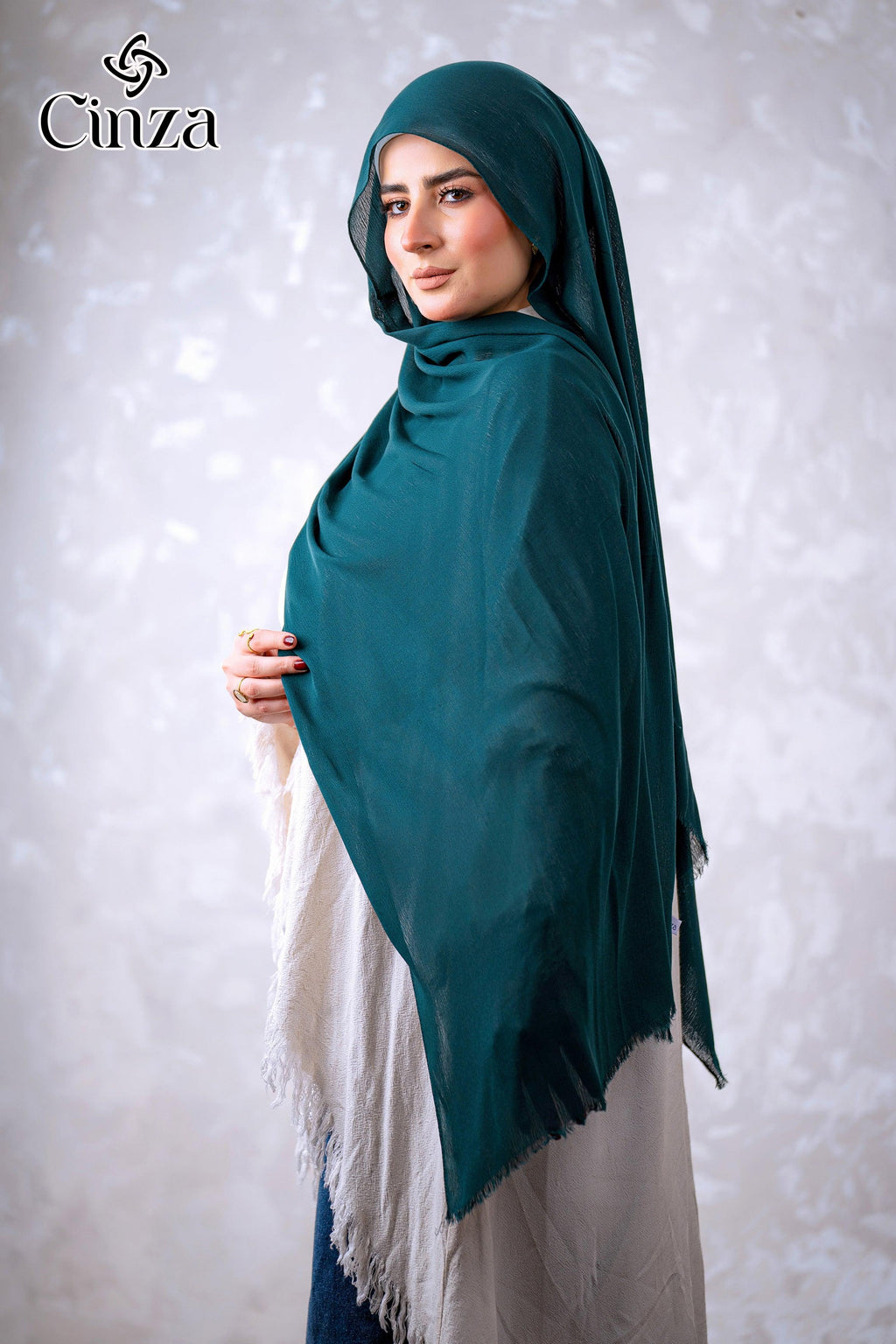 Lightweight dark green cotton hijab by Cinza