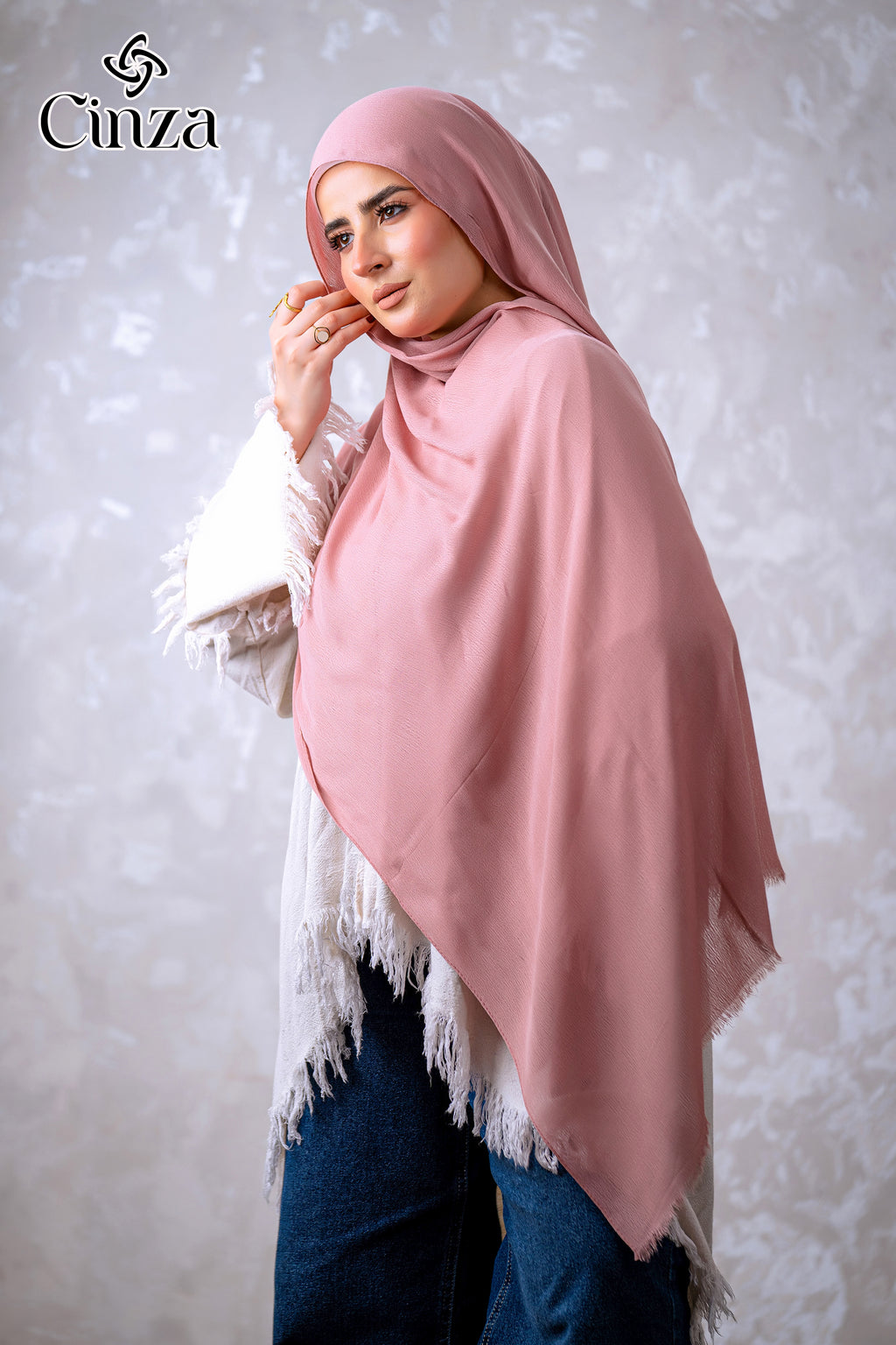 Lightweight pink cotton hijab by Cinza